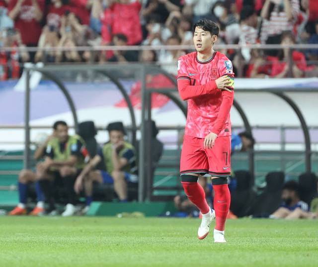 손흥민이 10일 서울월드컵경기장에서 열린 2026 북중미 월드컵 아시아 3차 예선 최종전 쿠웨이트의 경기에서 후반 교체 출전하고 있다. 연합뉴스