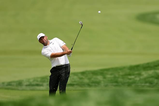 스코티 셰플러가 10일 제125회 US오픈이 열릴 예정인 미국 펜실베이니아주 오크몬트 컨트리클럽에서 연습 라운드를 하고 있다. 게티이미지코리아