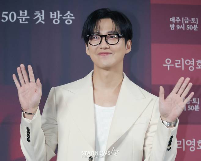 배우 남궁민이 10일 오후 서울 CGV용산아이파크몰에서 진행된 SBS금토드라마 '우리영화' 제작발표회에 참석해 포즈를 취하고 있다. 다음이 없는 영화 감독 ‘제하’와 오늘이 마지막인 배우 ‘다음’의 내일로 미룰 수 없는 사랑 이야기 '우리영화'는 오는 13일 첫 방송된다. /2025.06.10 /사진=이동훈 photoguy@