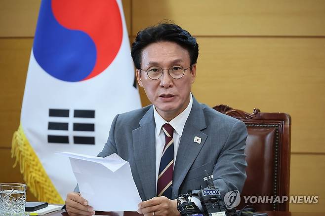 기자간담회하는 김민석 총리 후보자 (서울=연합뉴스) 이정훈 기자 = 김민석 국무총리 후보자가 10일 서울 종로구 통의동 청문회 준비단 사무실에서 기자간담회를 하고 있다. 2025.6.10 uwg806@yna.co.kr