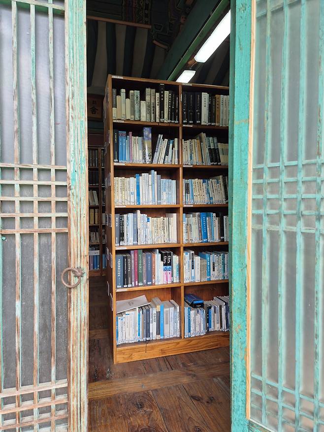 경주문화원 향토문화연구소 내부.