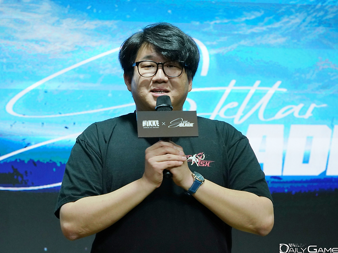 유형석 디렉터는 "외부 IP와의 협업과 달리 '날것의 콜라보'를 구현하고자 했다"라고 강조했다.