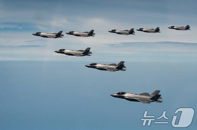 한미 F-35 전투기 편대. (합동참모본부 제공) /뉴스1