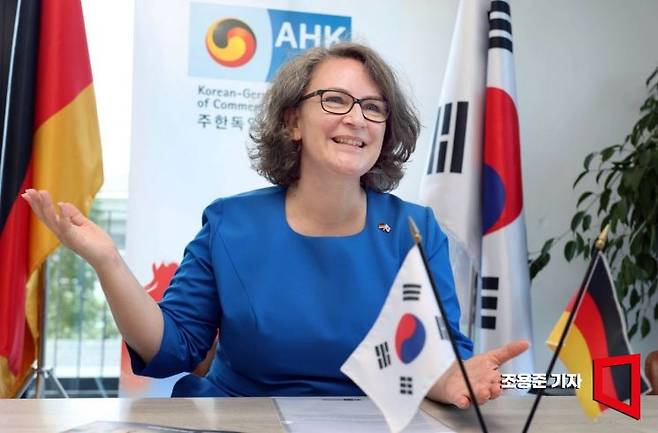 마리 안토니아 폰 쉔부르크 주한독일상공회의소 대표가 서울 종로구 사무실에서 아시아경제와 인터뷰 하고 있다. 조용준 기자