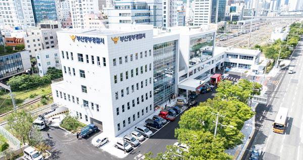 부산 중부경찰서가 56년 간의 대창동 생활을 끝내고 오는 14일부터 중앙동 신청사 시대를 연다. 전민철 기자 jmc@kookje.co.kr