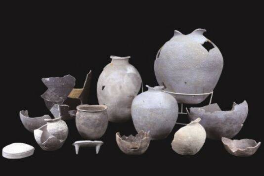 익산 미륵산성에서 출토된 토기류. 익산시 제공