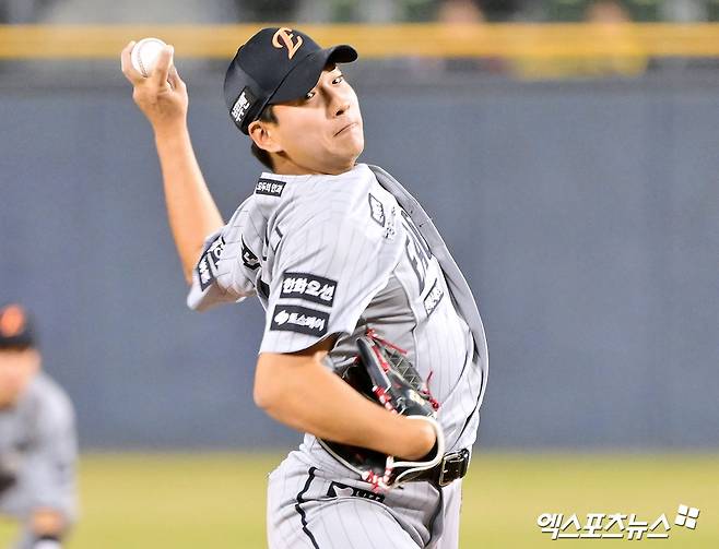 한화 이글스 좌완 루키 권민규가 11일 충남 서산에 있는 한화 2군 구장에서 열린 2025 KBO 퓨처스리그 두산 베어스와의 홈 경기에 선발등판, 4이닝 4피안타 2볼넷 1탈삼진 1실점으로 호투했다. 사진 엑스포츠뉴스 DB