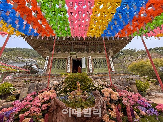 전등사 대웅전 주변 풍경