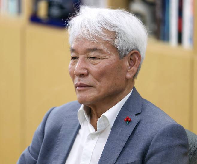 프로축구 K리그1 광주FC 노동일 대표이사가 12일 상벌위원회 출석을 위해 서울 종로구 한국프로축구연맹을 찾아 대기실에서 대기하고 있다. 사진=연합뉴스