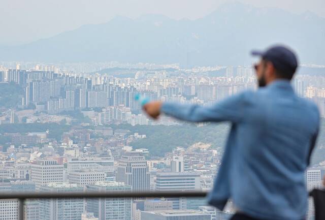서울 남산에서 본 아파트. 연합뉴스