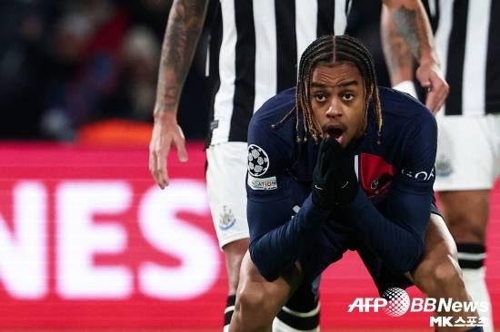 바르콜라는 2023년 여름 이적 시장에서 리그앙 소속인 올림피크 리옹을 떠나 PSG로 향했다. 당시 PSG가 리옹에 지급한 이적료는 약 3,800만 파운드(약 700억 원)였다. 그랬던 바르콜라의 몸값이 1억 파운드(약 1천842억 원)까지 뛰었다. 리버풀, 뮌헨 모두 바르콜라 영입을 위해 1억 파운드를 투자할 수 있다는 생각이다. 사진(파리 프랑스)=AFPBBNews=News1