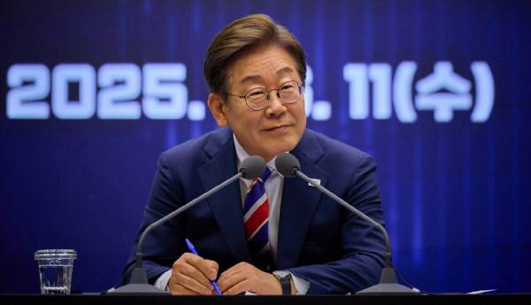 (서울=뉴스1) 박지혜 기자 = 이재명 대통령이 지난 11일 서울 영등포구 한국거래소에서 열린 주식시장 불공정거래 근절을 위한 현장 간담회에서 참석자의 질문을 경청하고 있다. (이재명 대통령 SNS. 재판매 및 DB 금지) 2025.6.12/뉴스1 Copyright (C) 뉴스1. All rights reserved. 무단 전재 및 재배포, AI학습 이용 금지. /사진=(서울=뉴스1) 박지혜 기자