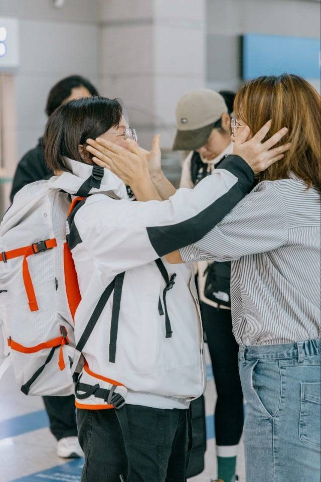 인천공항 출국장. 친구의 검은 눈동자엔 애써 감춘 걱정이 촉촉하게 아른거렸다. /노스페이스