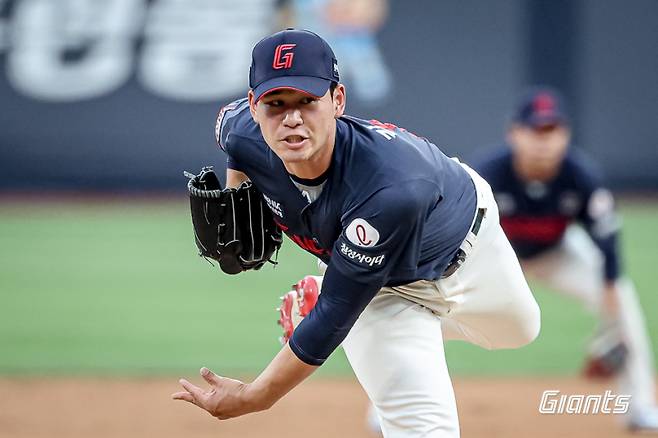 지난 12일 수원 KT 위즈전에 등판한 김진욱. 구단 제공
