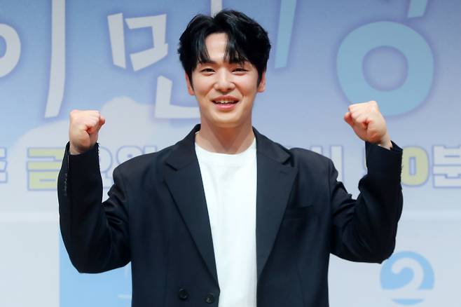배우 김정현이 16일 오전 서울 영등포구 KBS에서 열린 KBS2 새 예능 프로그램 '가는정 오는정 이민정' 제작발표회에서 포즈를 취하고 있다./사진=뉴시