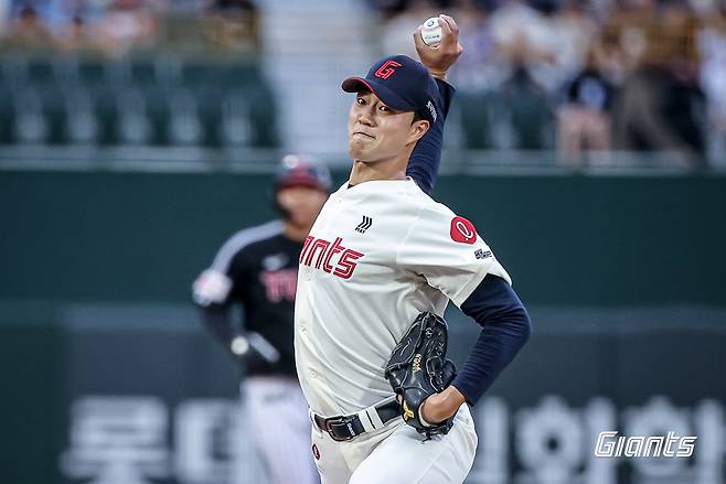 롯데 자이언츠 우완 파이어볼러 유망주 윤성빈이 6월 13일 1군 엔트리에 등록됐다. 김태형 롯데 감독은 윤성빈을 불펜으로 활용하겠다는 계획을 밝혔다. 사진 롯데 자이언츠