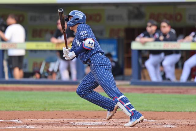 삼성 라이온즈의 이재현이 15일 대구에서 열린 KT 위즈와의 경기 1회말 적시타를 터뜨리고 있다. 삼성 제공