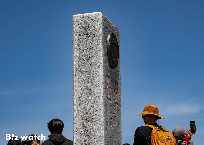 12일 오전 중국 지린성 연변 조선족 자치주 백두산 서파에서 북한이 관찰되고 있다./사진=이명근 기자 qwe123@