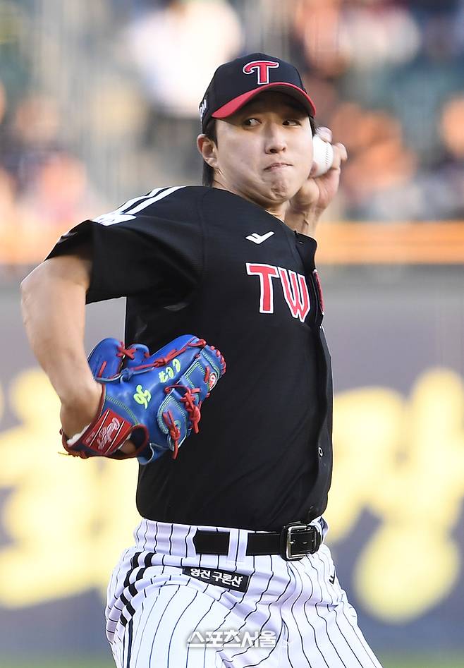 LG 최채흥이 투구에 임하고 있다. 잠실 | 박진업 기자 upandup@sportsseoul.com