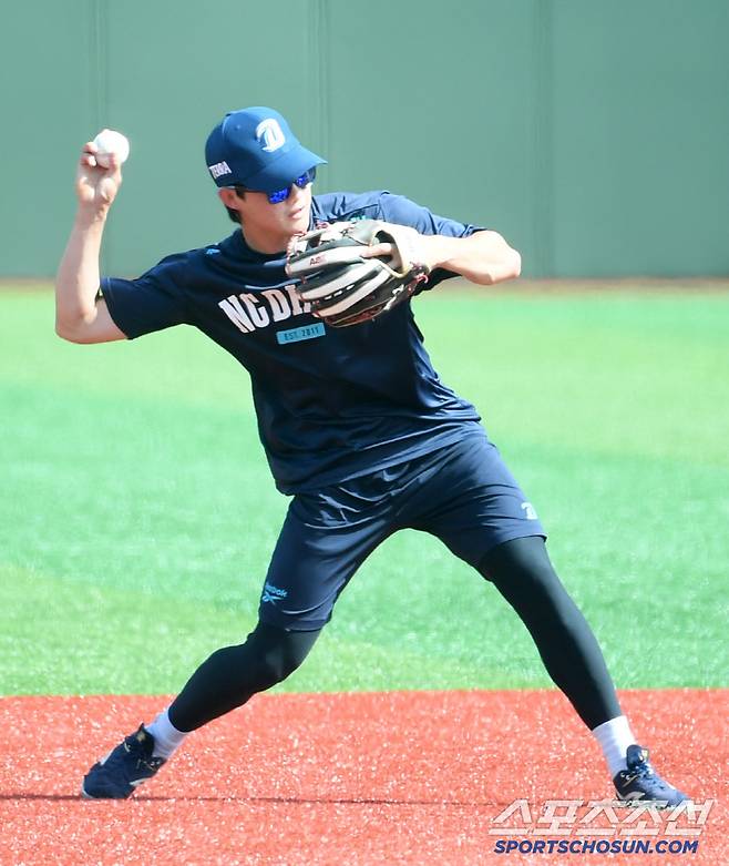 20일 울산 문수야구장에서 열린 NC 다이노스와 한화 이글스의 경기. NC 최정원이 수비 훈련을 하고 있다. 울산=박재만 기자pjm@sportschosun.com/2025.05.20/