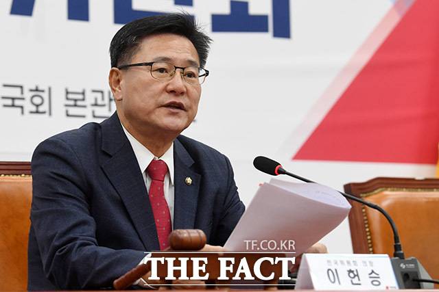 이헌승 국민의힘 의원(부산 진구을)이 오는 16일 열릴 국민의힘 원내대표 선거 출마 의사를 밝혔다. 2023년 12월 26일 서울 여의도 국회에서 열린 제10차 전국위원회 결과 발표에서 발언하고 있는 이 의원./남용희 기자