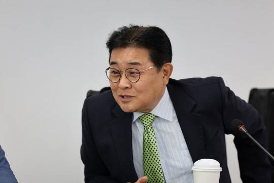 지난 6월11일 전병헌 새미래민주당 대표가 서울 여의도 한양빌딩 당사에서 최고위원회의를 주재하며 발언하고 있다.<새미래민주당 홈페이지 사진>