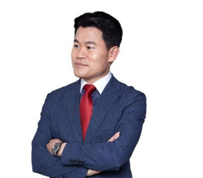 한국사 강사로 활동하던 당시 학원 홈페이지에 올라온 전한길씨의 프로필 사진. /사진=AFP