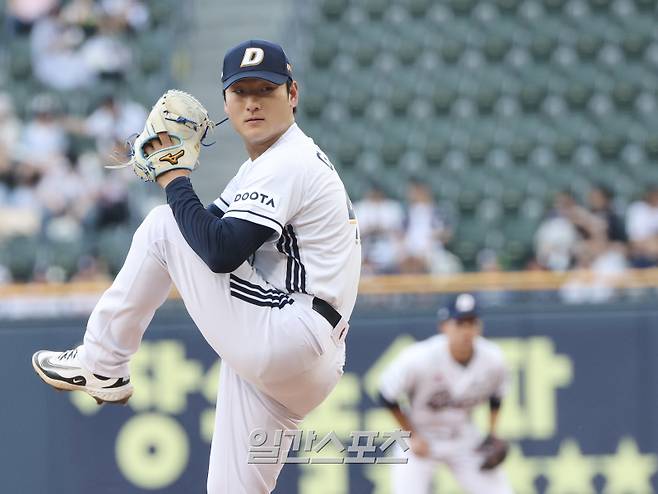 2025 KB0리그 프로야구 두산베어스와 키움히어로즈의 경기가 15일 오후 서울 잠실야구장에서 열렸다. 두산 선발 곽빈이 등판해 공을 던지고 있다. 잠실=김민규 기자 mgkim1@edaily.co.kr /2025.06.15/