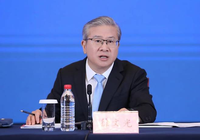 쉬원광 중국 공산당 저장성 당위원회 상무위원 겸 저장성 상무부성장이 내외신 기자들을 만나 "정부는 환경을 구축하고, 기업은 부를 만드는 곳"이라고 저장성을 설명했다. 항저우=김은정 특파원