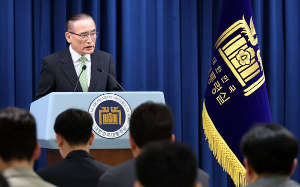 위성락 국가안보실장이 15일 서울 용산 대통령실에서 이재명 대통령 캐나다 G7 정상회의 참석 관련 설명을 하고 있다. 연합뉴스