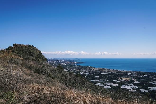 제주 서귀포시 안덕면 창천리에 자리한 군산오름. 제주관광공사 제공