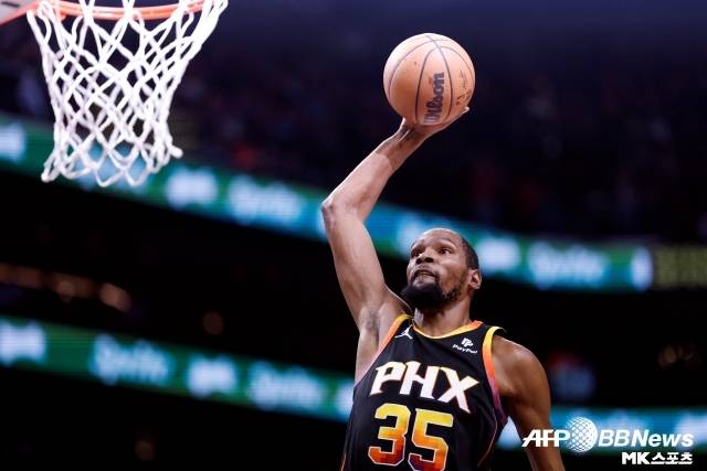 듀란트는 1988년생으로 노장이지만 여전히 대단한 경쟁력을 지니고 있다. 그는 2024-25시즌 62경기 출전, 평균 26.6점 6.0리바운드 4.2어시스트 1.2블록슛을 기록했다. 사진=AFPBBNews=News1