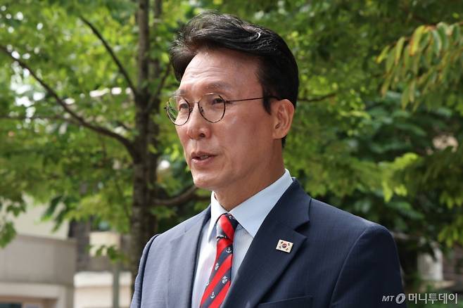 (서울=뉴스1) 임세영 기자 = 김민석 국무총리 후보자가 13일 오전 서울 종로구 통의동 금융감독원 연수원에 마련된 인사청문회 준비 사무실로 출근을 하고 있다. 2025.6.13./뉴스1 Copyright (C) 뉴스1. All rights reserved. 무단 전재 및 재배포, AI학습 이용 금지. /사진=(서울=뉴스1) 임세영 기자