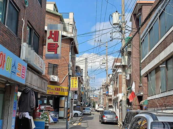 서울 중랑구 면목동 86-3번지 모아타운 시범지구 인근 골목의 모습. 김희량 기자
