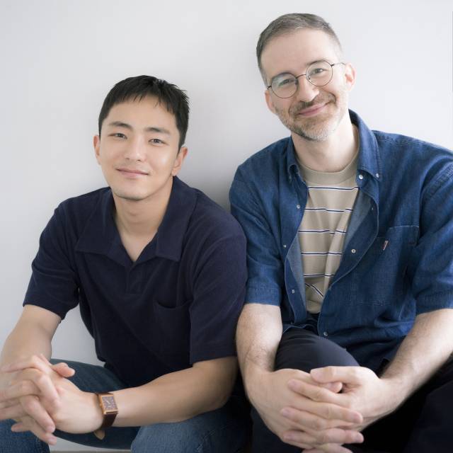 뮤지컬 '어쩌면 해피엔딩'의 박천휴(왼쪽) 작가와 윌 애런슨 작곡가. 사진 제공=NHN링크