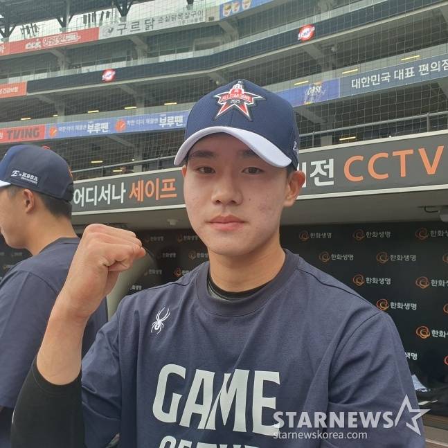 전주고 박한결이 지난 2일 대전 한화생명 볼파크에서 열린 2025 제3회 한화 이글스배 고교·대학 올스타전을 앞두고 취재진과 인터뷰했다. /사진=김동윤 기자
