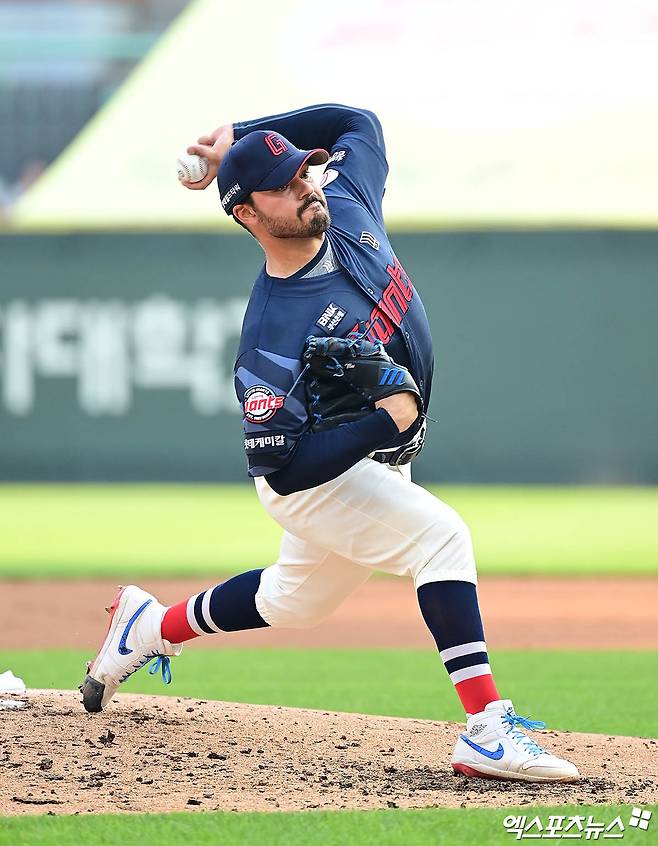 롯데 자이언츠 외국인 투수 알렉 감보아가 14일 인천 SSG랜더스필드에서 열린 2025 신한 SOL Bank KBO리그 SSG 랜더스와의 팀 간 10차전에 선발등판, 6이닝 1실점 호투로 승리투수가 됐다. 사진 박지영 기자