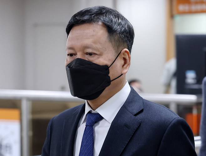 구영배 큐텐그룹 대표가 4월 8일 서울 서초구 중앙지법에서 열린 '티메프 미정산' 재판에 출석하고 있다. /뉴스1