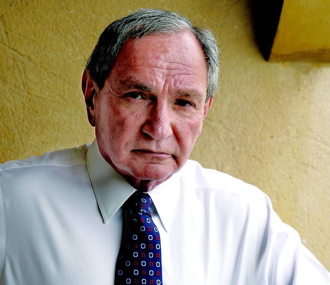 조지 프리드먼 회장은 헝가리 부다페스트 출신으로 홀로코스트 생존자 가정에서 태어나 전후 미국으로 이주했다. 코넬대에서 정치학 박사 학위를 취득한 후 여러 대학에서 20여 년간 국가안보 전략을 강의해 왔다. 2015년 글로벌 지정학 분석 및 리서치 기관인 ‘지오폴리티컬 퓨처스’를 설립했다. ‘100년 후(The Next 100 Years)’ 등 다수의 저서를 통해 미국의 패권 전략 등을 통찰력 있게 진단한 세계적 전략가로 평가받고 있다. 조지 프리드먼 회장 제공