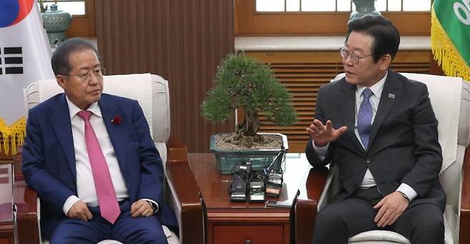 이재명 더불어민주당 대표가 지난 2023년 5월10일 오후 대구시청 산격청사를 찾아 홍준표 대구시장과 면담하고 있다. 2023.05.10. /사진=뉴시스