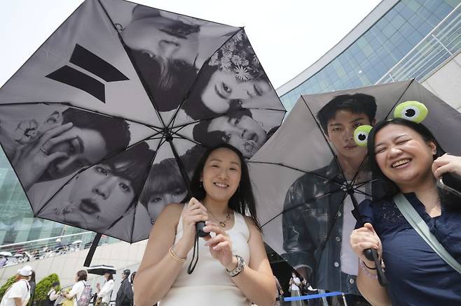 ‘방탄소년단 데뷔 12주년’ 2025 BTS 페스타 찾은 아미들 .뉴시스