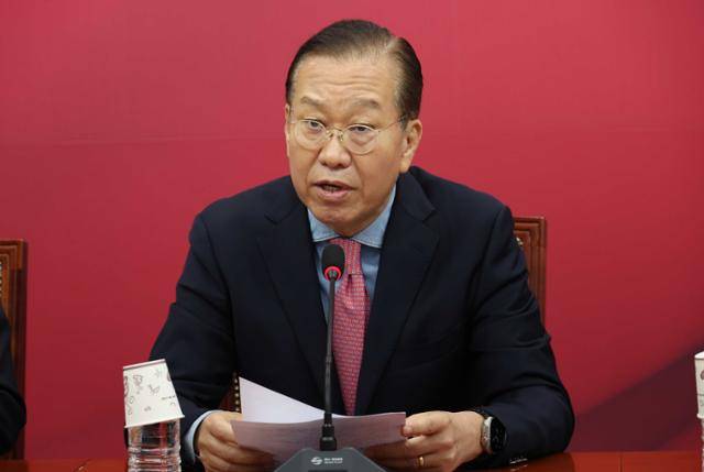 전 국민의힘 비상대책위원장이던 권영세 국민의힘 의원이 5월10일 국회에서 기자회견을 하고 있다. 뉴시스