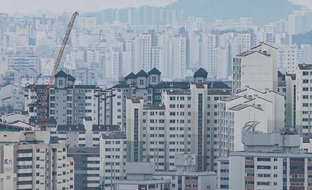 이달 13일 서울 시내에서 바라본 아파트 단지.ㅅ 뉴스1