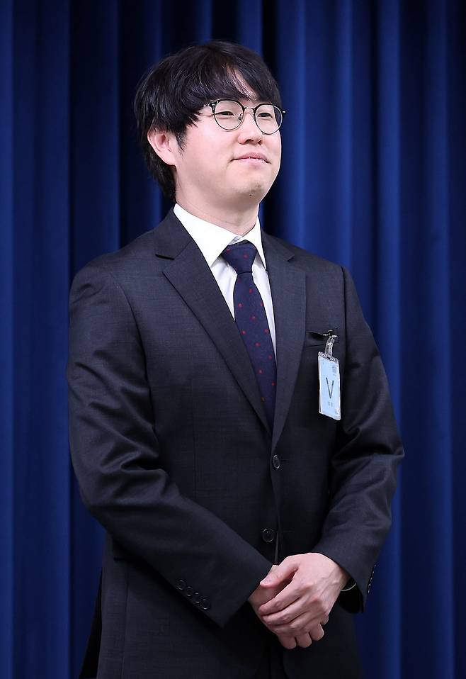 15일 서울 용산구 대통령실 청사에서 열린 인선 관련 브리핑에서 AI 미래기획수석에 임명된 하정우 네이버AI혁신센터장이 참석하고 있다./뉴스1