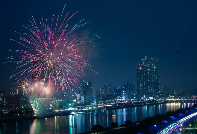 태화강마두희축제 폐막식은 6월 15일 오후 8시 태화강체육공원 주 무대에서 열렸다. 화려한 불꽃놀이가 축제의 대미를 장식했다. 중구청 제공