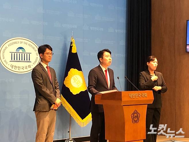 국민의힘 나태근 경기구리시 당협위원장이 16일 국회 소통관에서 기자회견을 열고 카카오톡의 '사전 검열' 우려 관련 성명서를 발표하고 있다. 이은지 기자