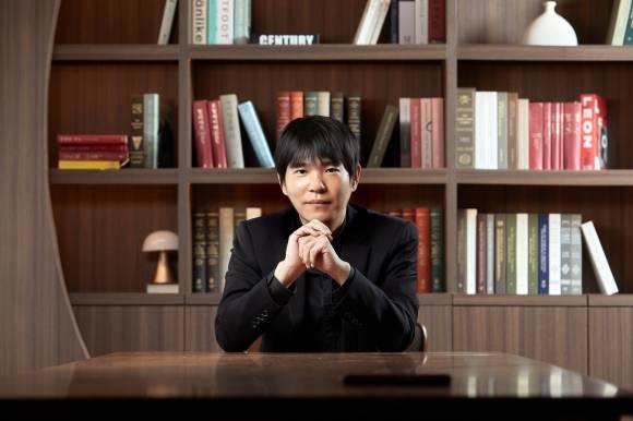 오는 18일부터 닷새 동안 서울 강남구 코엑스에서 열리는 2025 서울국제도서전에는 전직 프로바둑 기사 이세돌 등 다채로운 분야의 창작자들이 함께한다. 서울국제도서전 제공