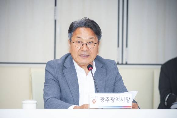 강기정 광주시장이 16일 오후 시청 중회의실에서 열린 ‘대선공약 국정과제 반영 TF 회의’에 참석해 모두발언을 하고 있다. 광주광역시 제공