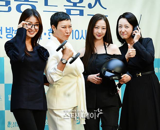 ‘살롱 드 홈즈’ 제작발표회에 참석한 이시영(왼쪽부터), 정영주, 김다솜, 남기애. 사진| 강영국 기자