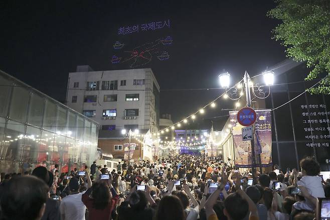 ▲ 지난 14, 15일 인천 중구 개항장에서 올해 첫 열린 인천 개항장 국가유산 야행에 약 9만명의 관광객이 찾았다. /사진제공=인천 중구